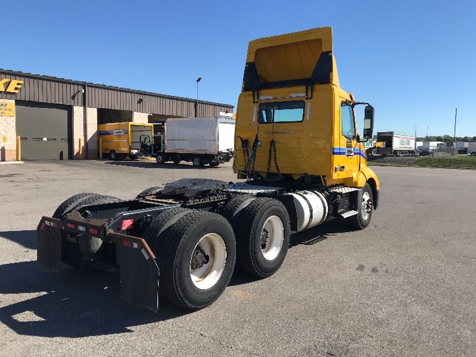 Day Cab Tractor-Heavy Duty Tractors-Volvo-2019-VNL64T300-Piqua-OH-435,251\n\t\tmiles-$ 47,500 - Image 7