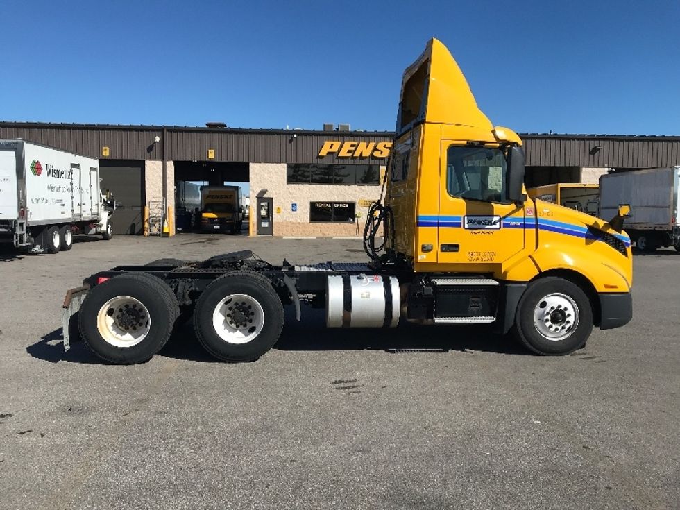 Day Cab Tractor-Heavy Duty Tractors-Volvo-2019-VNL64T300-Piqua-OH-435,251\n\t\tmiles-$ 47,500 - Image 8