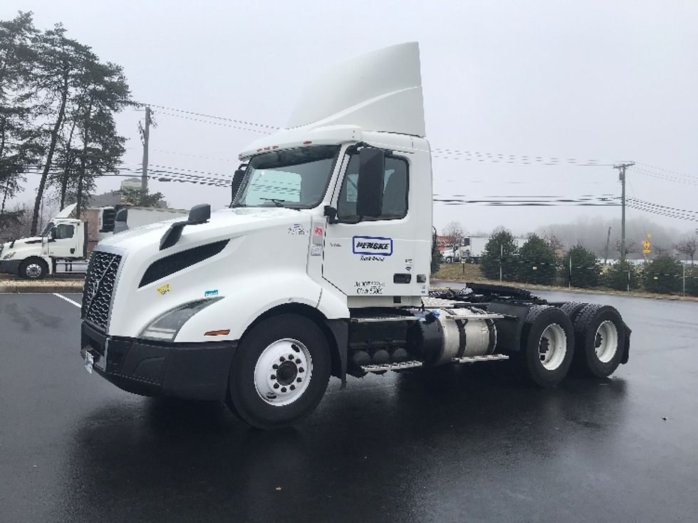 Day Cab Tractor-Heavy Duty Tractors-Volvo-2019-VNL64T300-Pittsburgh-PA-455,868\n\t\tmiles-$ 44,500 - Image 1
