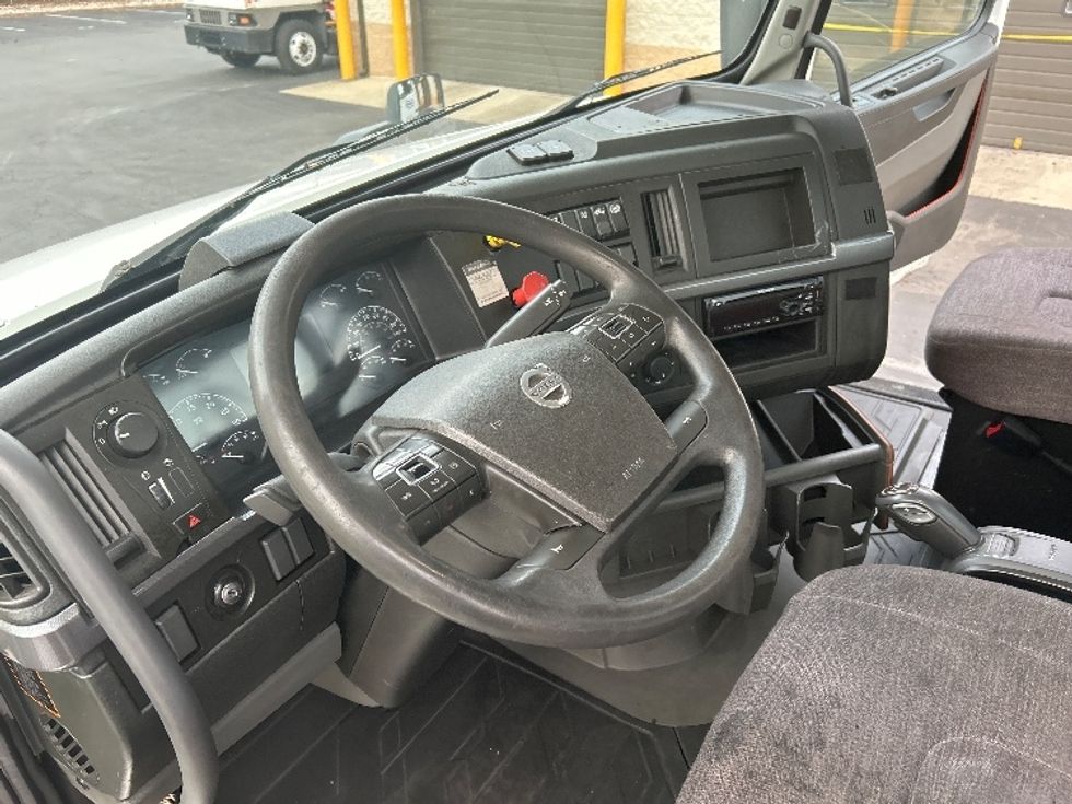 Day Cab Tractor-Heavy Duty Tractors-Volvo-2019-VNL64T300-Pittsburgh-PA-455,868\n\t\tmiles-$ 44,500 - Image 10