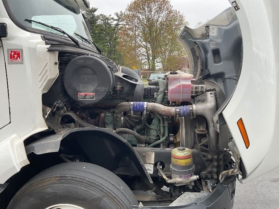 Day Cab Tractor-Heavy Duty Tractors-Volvo-2019-VNL64T300-Pittsburgh-PA-455,868\n\t\tmiles-$ 44,500 - Image 15