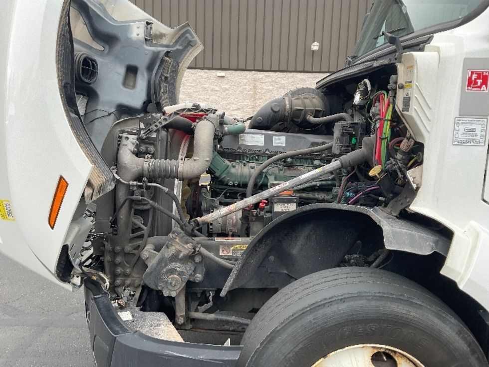 Day Cab Tractor-Heavy Duty Tractors-Volvo-2019-VNL64T300-Pittsburgh-PA-455,868\n\t\tmiles-$ 44,500 - Image 16