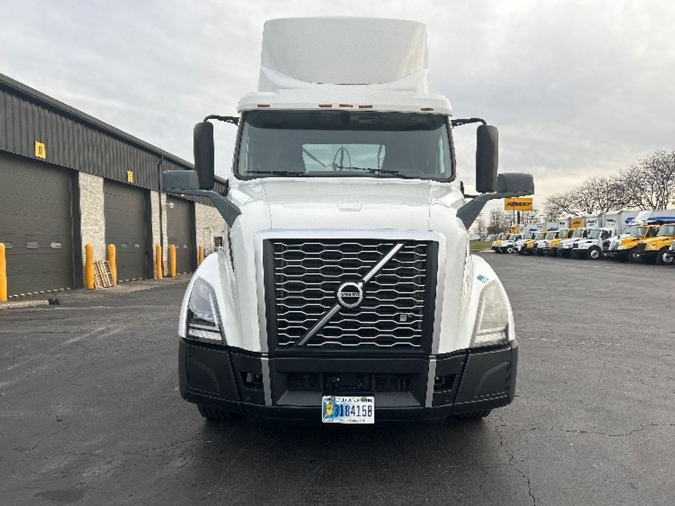 Day Cab Tractor-Heavy Duty Tractors-Volvo-2019-VNL64T300-Pittsburgh-PA-455,868\n\t\tmiles-$ 44,500 - Image 2