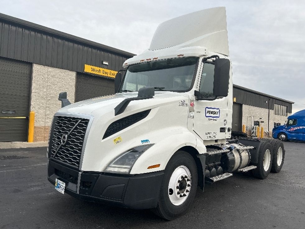 Day Cab Tractor-Heavy Duty Tractors-Volvo-2019-VNL64T300-Pittsburgh-PA-455,868\n\t\tmiles-$ 44,500 - Image 3