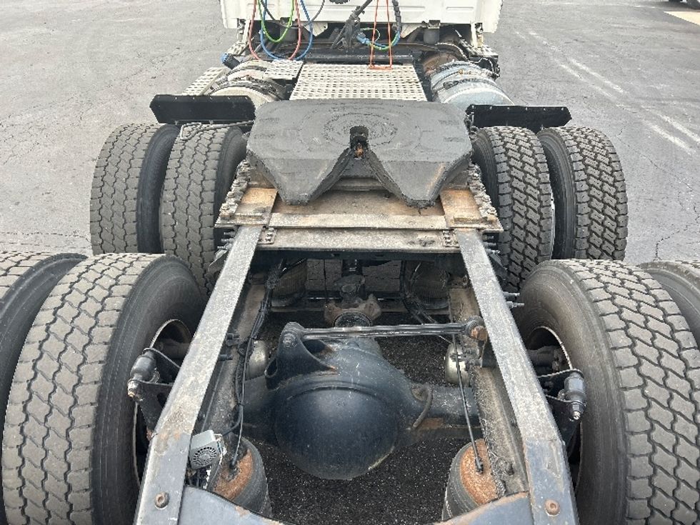 Day Cab Tractor-Heavy Duty Tractors-Volvo-2019-VNL64T300-Pittsburgh-PA-455,868\n\t\tmiles-$ 44,500 - Image 6