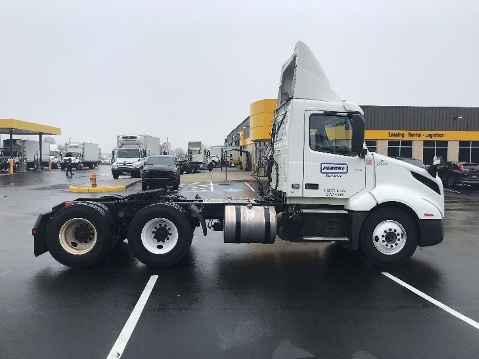 Day Cab Tractor-Heavy Duty Tractors-Volvo-2019-VNL64T300-Pittsburgh-PA-455,868\n\t\tmiles-$ 44,500 - Image 8