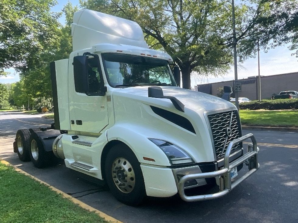 Day Cab Tractor-Heavy Duty Tractors-Volvo-2019-VNL64T300-Reading-PA-464,121\n\t\tmiles-$ 38,750 - Image 1