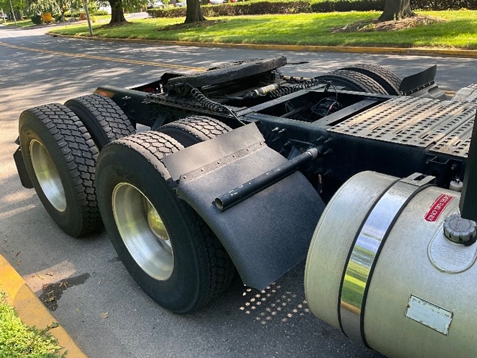 Day Cab Tractor-Heavy Duty Tractors-Volvo-2019-VNL64T300-Reading-PA-464,121\n\t\tmiles-$ 38,750 - Image 18