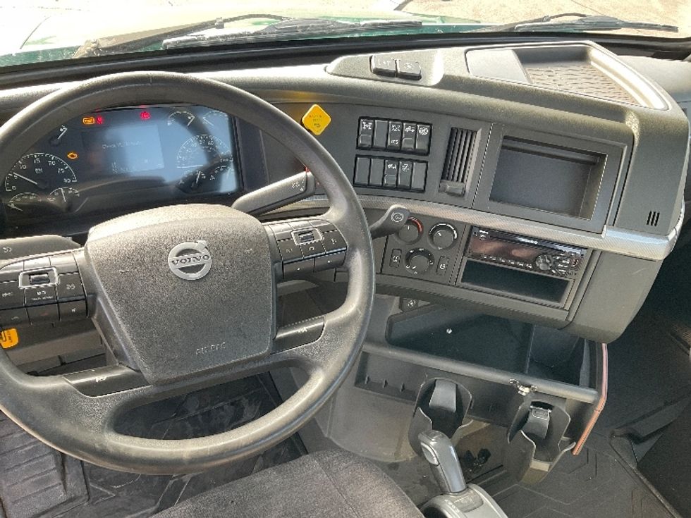 Day Cab Tractor-Heavy Duty Tractors-Volvo-2019-VNL64T300-Romulus-MI-336,791\n\t\tmiles-$ 44,250 - Image 11