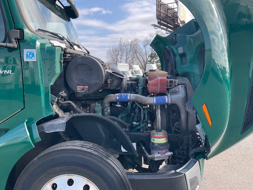 Day Cab Tractor-Heavy Duty Tractors-Volvo-2019-VNL64T300-Romulus-MI-336,791\n\t\tmiles-$ 44,250 - Image 15