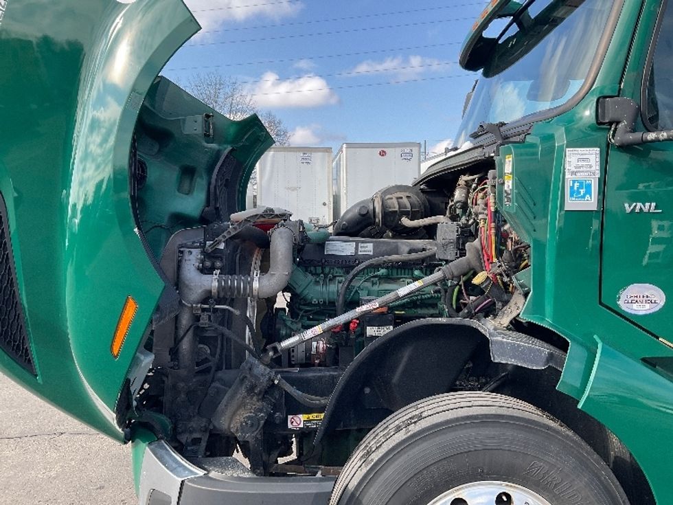 Day Cab Tractor-Heavy Duty Tractors-Volvo-2019-VNL64T300-Romulus-MI-336,791\n\t\tmiles-$ 44,250 - Image 16