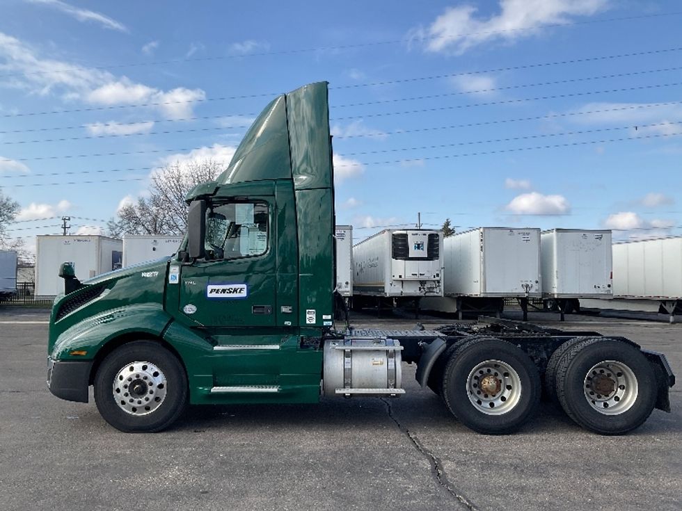Day Cab Tractor-Heavy Duty Tractors-Volvo-2019-VNL64T300-Romulus-MI-336,791\n\t\tmiles-$ 44,250 - Image 4