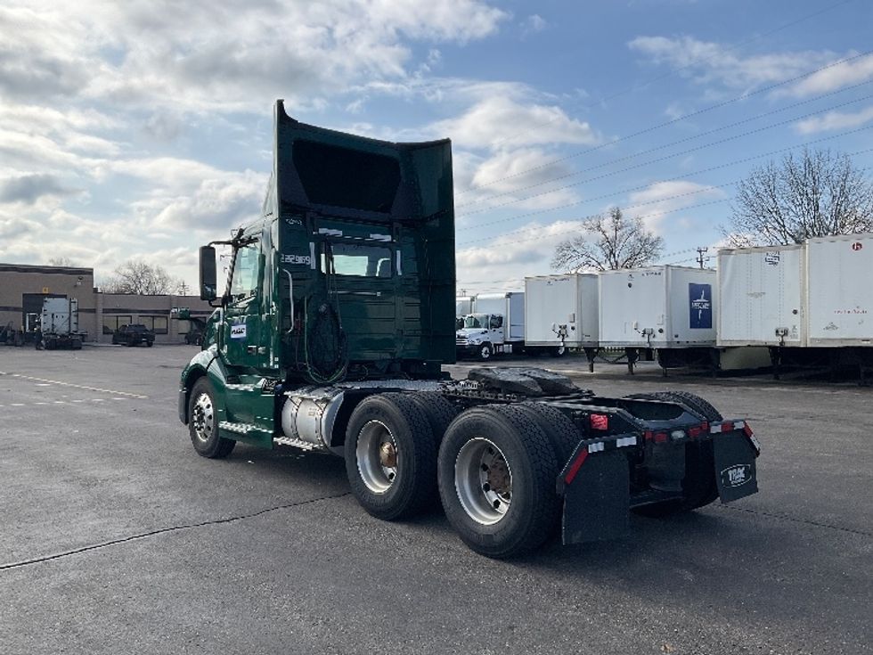 Day Cab Tractor-Heavy Duty Tractors-Volvo-2019-VNL64T300-Romulus-MI-336,791\n\t\tmiles-$ 44,250 - Image 5