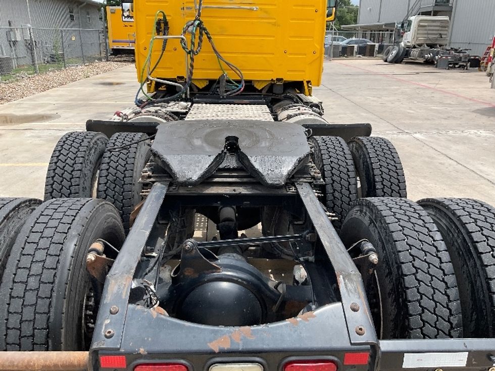 Day Cab Tractor-Heavy Duty Tractors-Volvo-2019-VNL64T300-Round Rock-TX-434,121\n\t\tmiles-$ 39,750 - Image 6