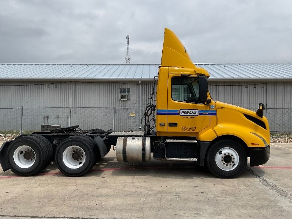 Day Cab Tractor-Heavy Duty Tractors-Volvo-2019-VNL64T300-Round Rock-TX-434,121\n\t\tmiles-$ 39,750 - Image 8