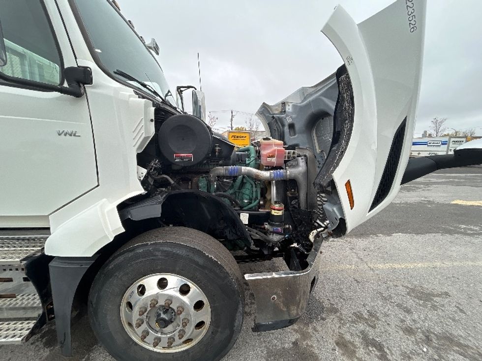 Day Cab Tractor-Heavy Duty Tractors-Volvo-2019-VNL64T300-Saint Laurent-PQ-323,054\n\t\tkm-$ 71,000 - Image 15