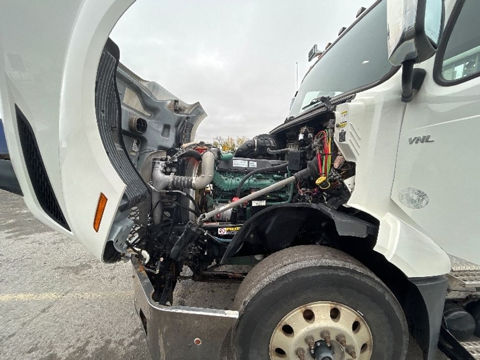 Day Cab Tractor-Heavy Duty Tractors-Volvo-2019-VNL64T300-Saint Laurent-PQ-323,054\n\t\tkm-$ 71,000 - Image 16