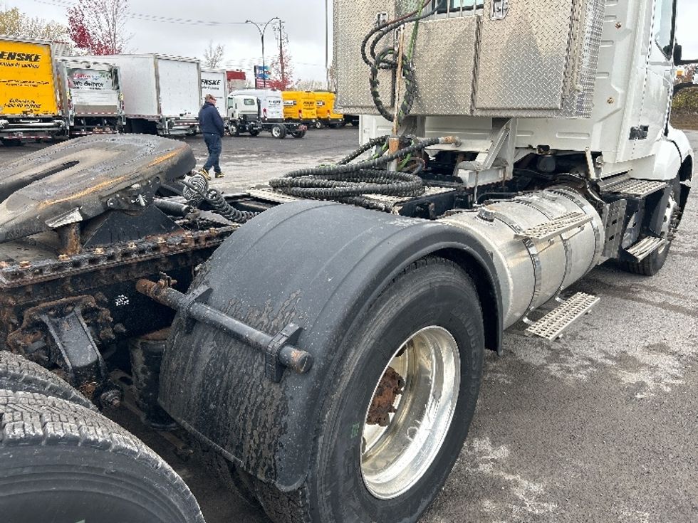 Day Cab Tractor-Heavy Duty Tractors-Volvo-2019-VNL64T300-Saint Laurent-PQ-323,054\n\t\tkm-$ 71,000 - Image 18