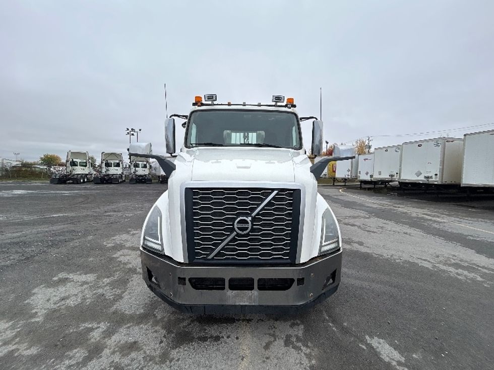 Day Cab Tractor-Heavy Duty Tractors-Volvo-2019-VNL64T300-Saint Laurent-PQ-323,054\n\t\tkm-$ 71,000 - Image 2