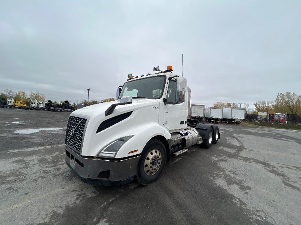 Day Cab Tractor-Heavy Duty Tractors-Volvo-2019-VNL64T300-Saint Laurent-PQ-323,054\n\t\tkm-$ 71,000 - Image 3