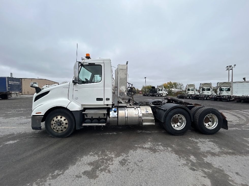 Day Cab Tractor-Heavy Duty Tractors-Volvo-2019-VNL64T300-Saint Laurent-PQ-323,054\n\t\tkm-$ 71,000 - Image 4