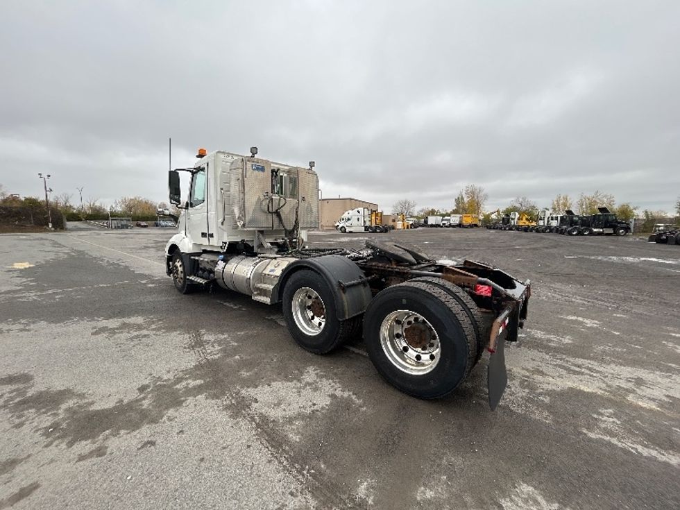Day Cab Tractor-Heavy Duty Tractors-Volvo-2019-VNL64T300-Saint Laurent-PQ-323,054\n\t\tkm-$ 71,000 - Image 5