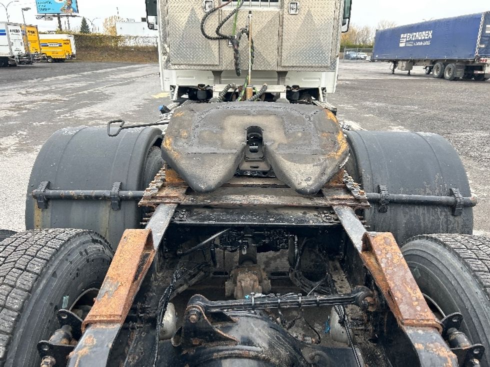 Day Cab Tractor-Heavy Duty Tractors-Volvo-2019-VNL64T300-Saint Laurent-PQ-323,054\n\t\tkm-$ 71,000 - Image 6