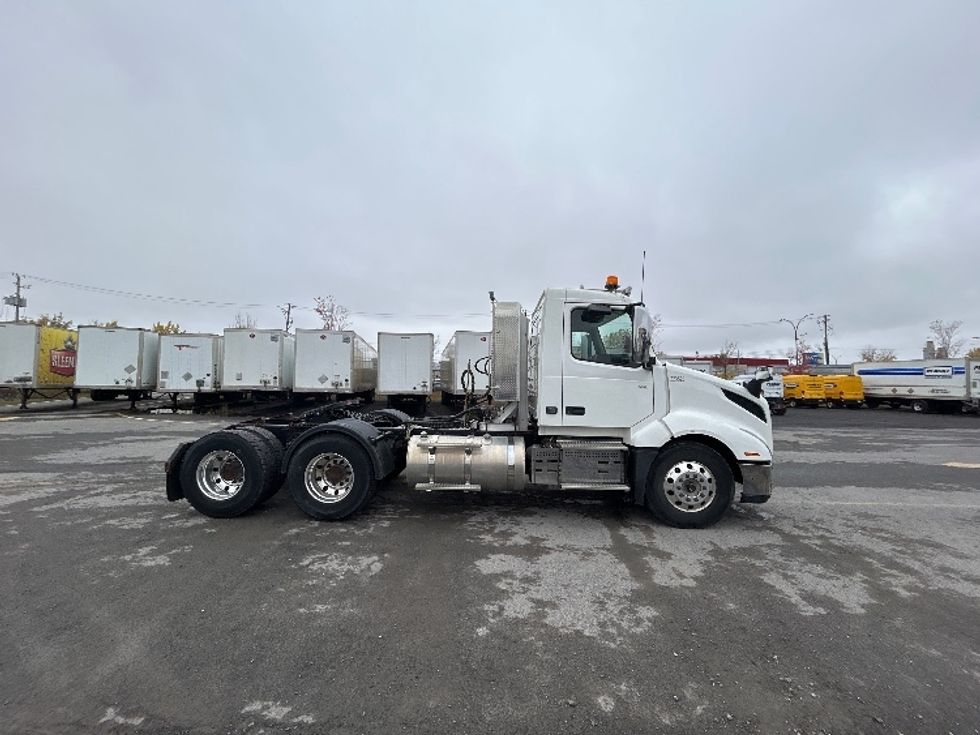 Day Cab Tractor-Heavy Duty Tractors-Volvo-2019-VNL64T300-Saint Laurent-PQ-323,054\n\t\tkm-$ 71,000 - Image 8