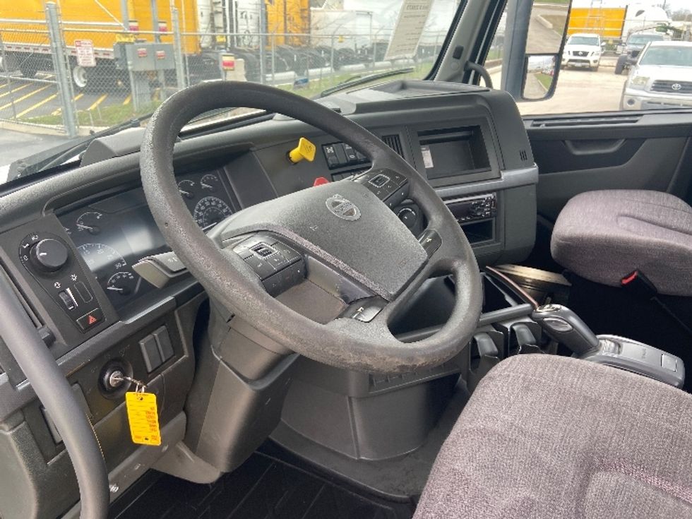 Day Cab Tractor-Heavy Duty Tractors-Volvo-2019-VNL64T300-San Antonio-TX-298,878\n\t\tmiles-$ 48,750 - Image 10