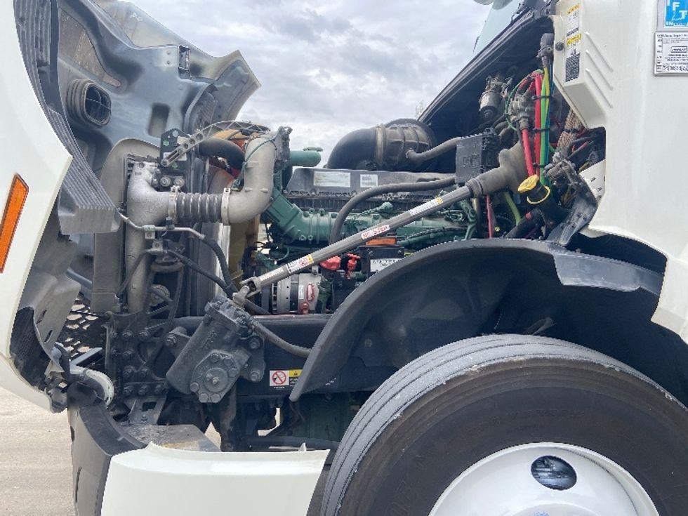 Day Cab Tractor-Heavy Duty Tractors-Volvo-2019-VNL64T300-San Antonio-TX-298,878\n\t\tmiles-$ 48,750 - Image 16