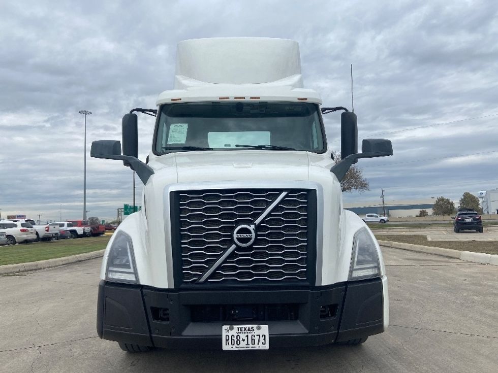 Day Cab Tractor-Heavy Duty Tractors-Volvo-2019-VNL64T300-San Antonio-TX-298,878\n\t\tmiles-$ 48,750 - Image 2