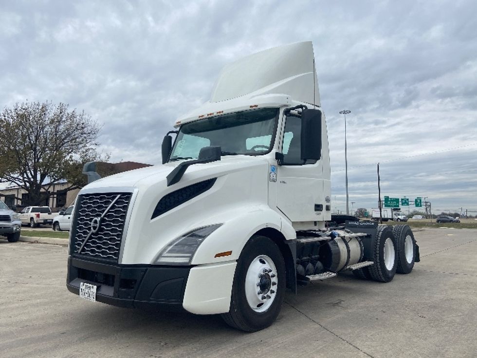 Day Cab Tractor-Heavy Duty Tractors-Volvo-2019-VNL64T300-San Antonio-TX-298,878\n\t\tmiles-$ 48,750 - Image 3
