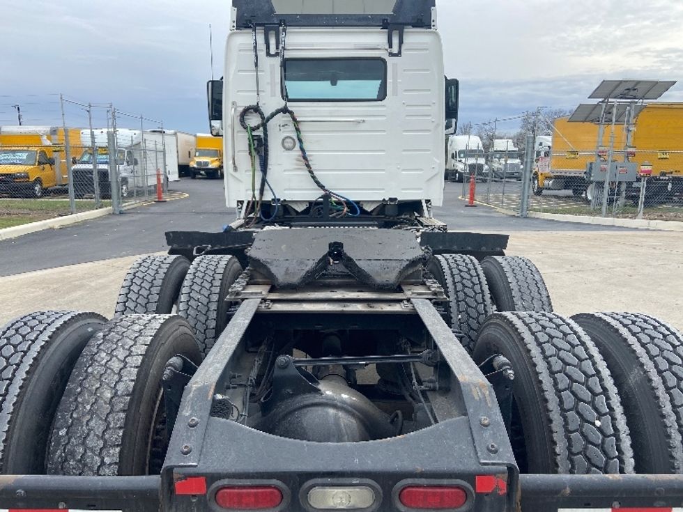 Day Cab Tractor-Heavy Duty Tractors-Volvo-2019-VNL64T300-San Antonio-TX-298,878\n\t\tmiles-$ 48,750 - Image 6