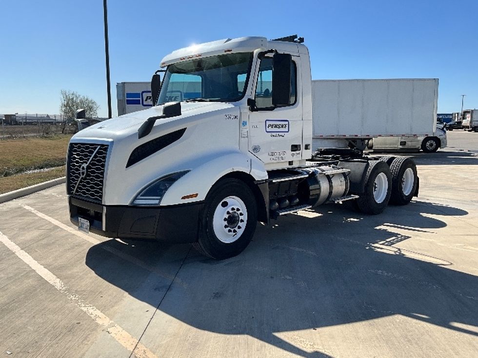 Day Cab Tractor-Heavy Duty Tractors-Volvo-2019-VNL64T300-San Antonio-TX-322,092\n\t\tmiles-$ 53,500 - Image 3