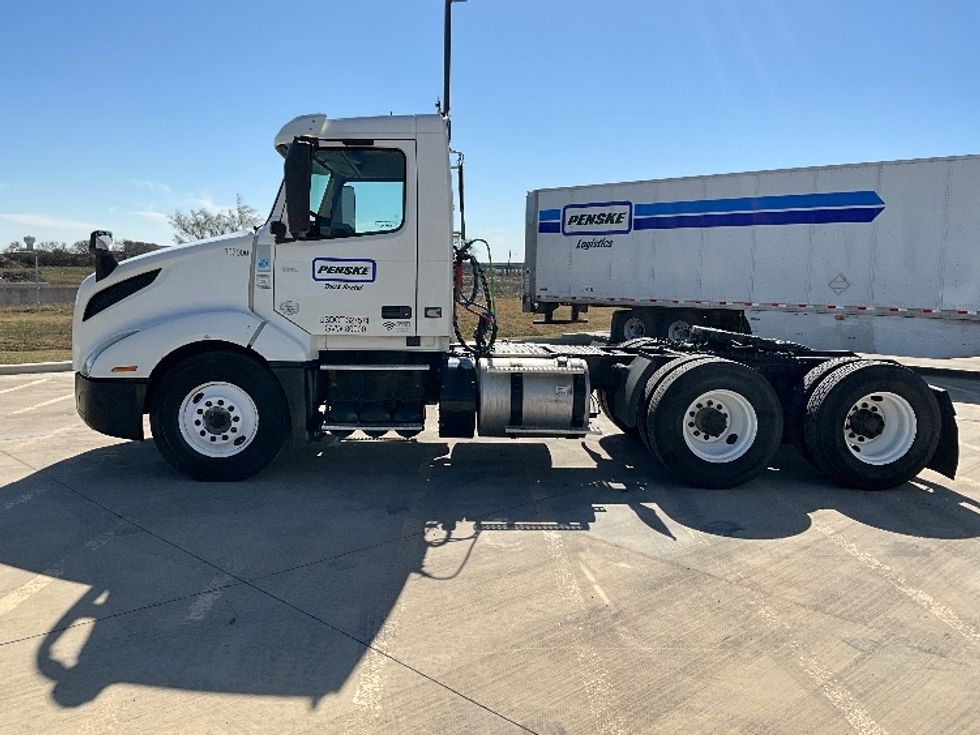 Day Cab Tractor-Heavy Duty Tractors-Volvo-2019-VNL64T300-San Antonio-TX-322,092\n\t\tmiles-$ 53,500 - Image 4