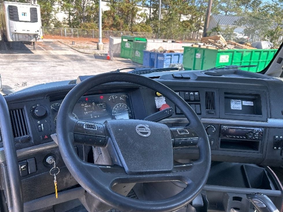 Day Cab Tractor-Heavy Duty Tractors-Volvo-2019-VNL64T300-Spartanburg-SC-479,748\n\t\tmiles-$ 38,250 - Image 10