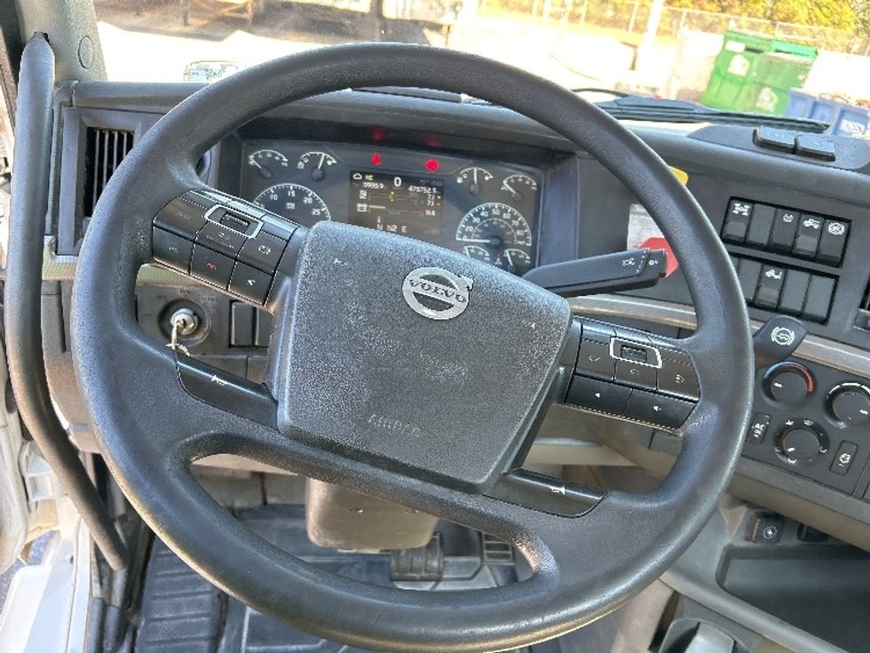 Day Cab Tractor-Heavy Duty Tractors-Volvo-2019-VNL64T300-Spartanburg-SC-479,748\n\t\tmiles-$ 38,250 - Image 11