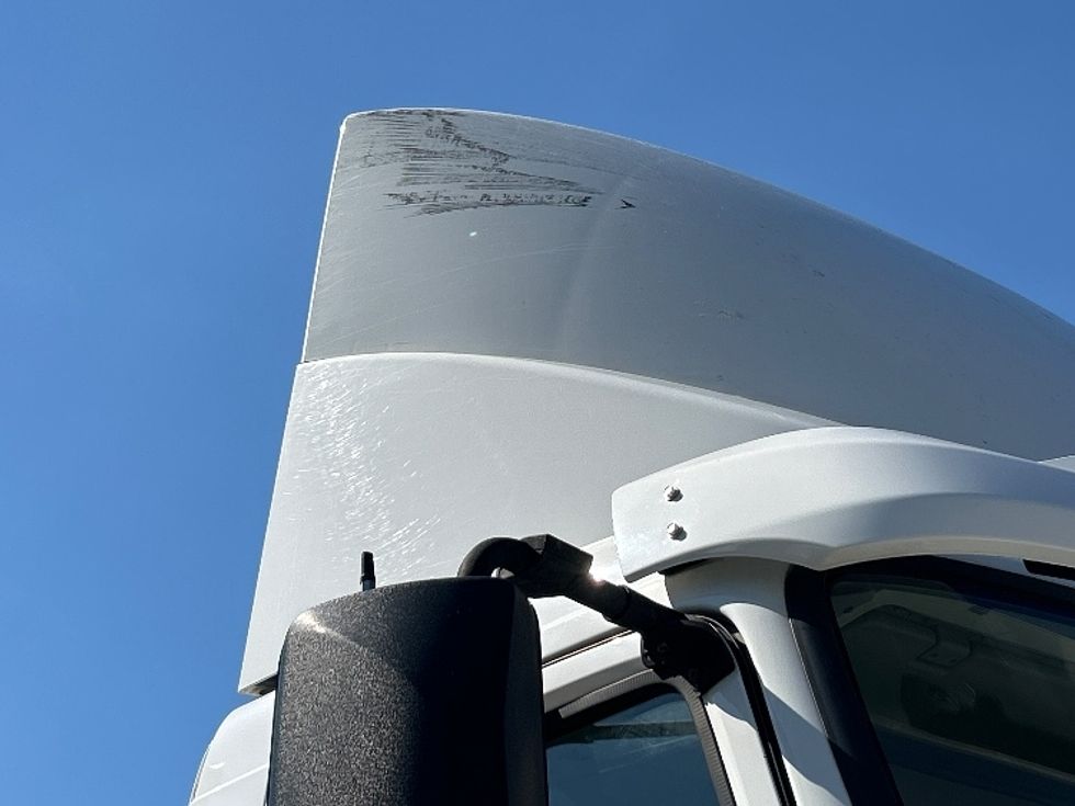 Day Cab Tractor-Heavy Duty Tractors-Volvo-2019-VNL64T300-Spartanburg-SC-479,748\n\t\tmiles-$ 38,250 - Image 19