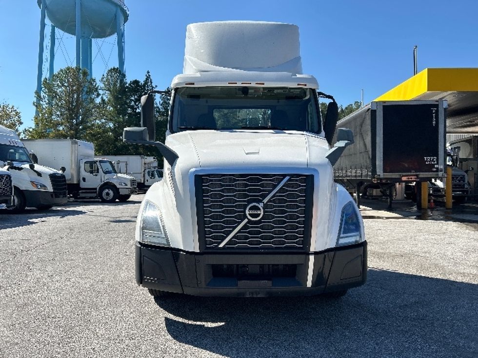 Day Cab Tractor-Heavy Duty Tractors-Volvo-2019-VNL64T300-Spartanburg-SC-479,748\n\t\tmiles-$ 38,250 - Image 2