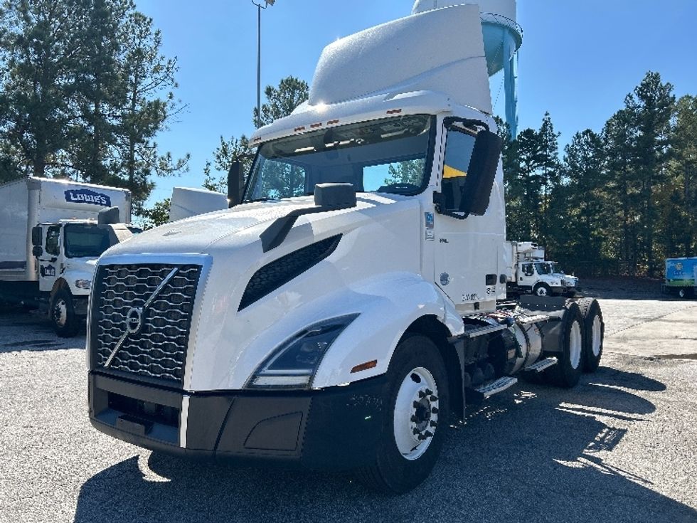 Day Cab Tractor-Heavy Duty Tractors-Volvo-2019-VNL64T300-Spartanburg-SC-479,748\n\t\tmiles-$ 38,250 - Image 3