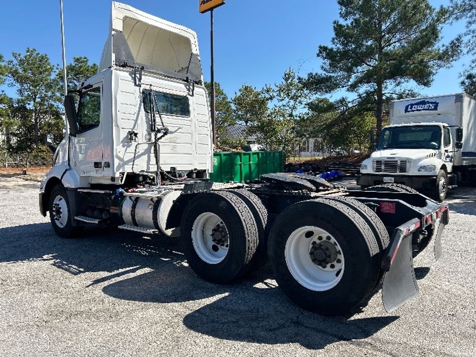 Day Cab Tractor-Heavy Duty Tractors-Volvo-2019-VNL64T300-Spartanburg-SC-479,748\n\t\tmiles-$ 38,250 - Image 5