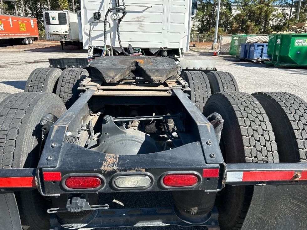 Day Cab Tractor-Heavy Duty Tractors-Volvo-2019-VNL64T300-Spartanburg-SC-479,748\n\t\tmiles-$ 38,250 - Image 6