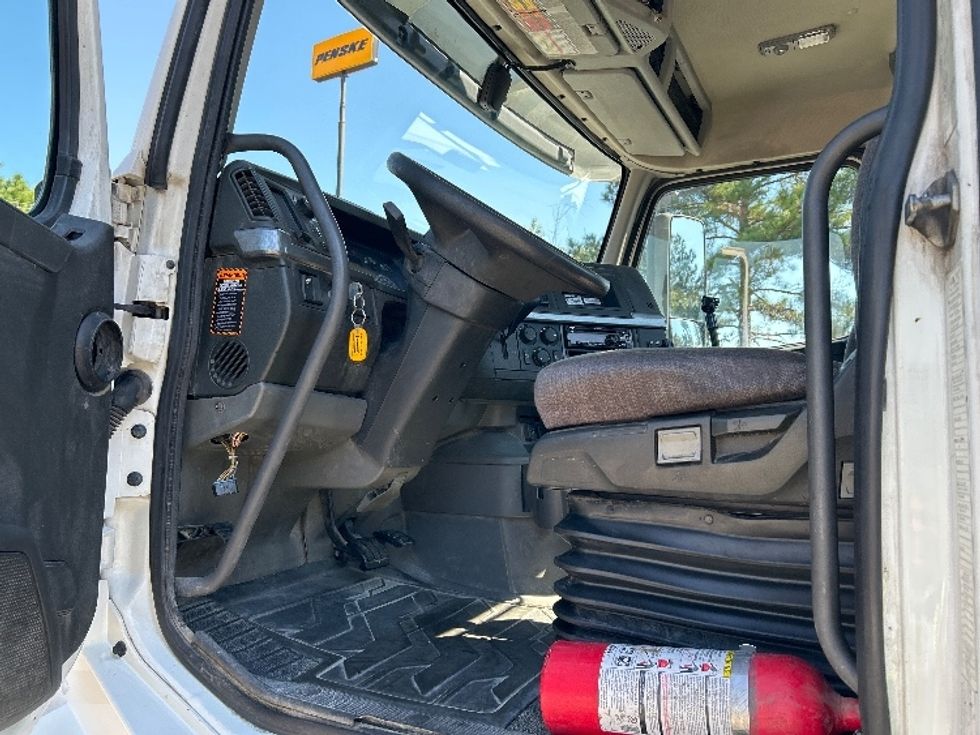Day Cab Tractor-Heavy Duty Tractors-Volvo-2019-VNL64T300-Spartanburg-SC-479,748\n\t\tmiles-$ 38,250 - Image 9