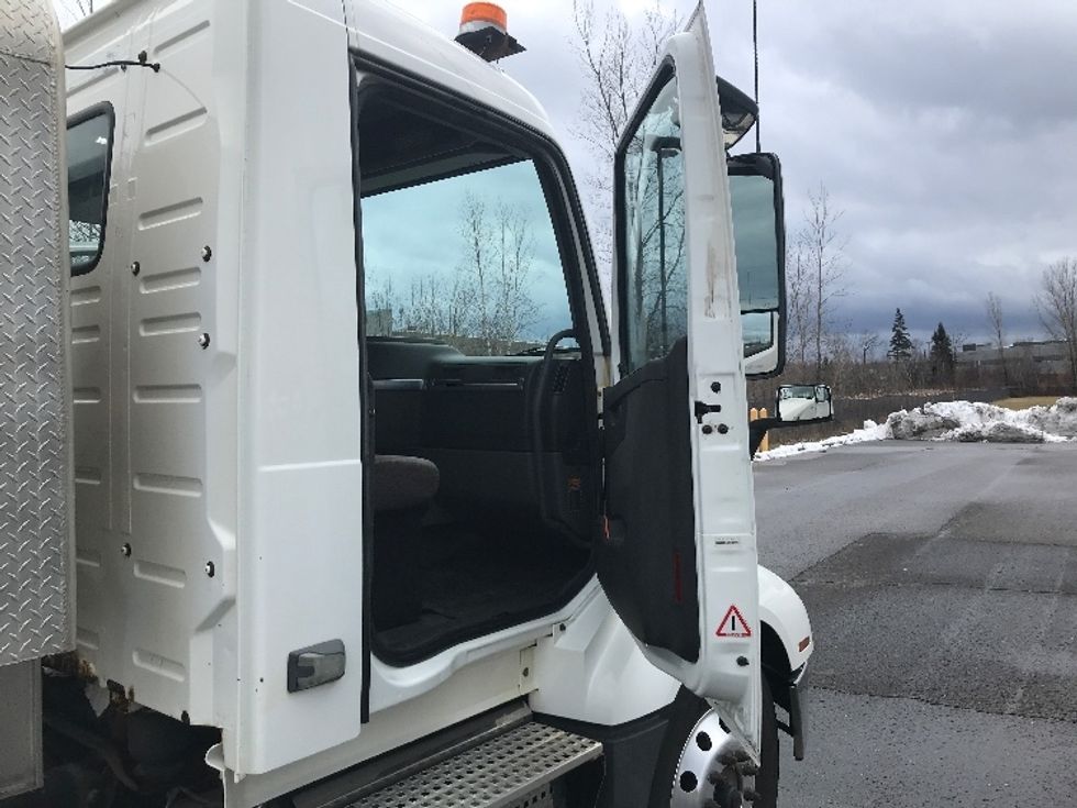 Day Cab Tractor-Heavy Duty Tractors-Volvo-2019-VNL64T300-Ste-Foy-PQ-399,668\n\t\tkm-$ 67,250 - Image 12