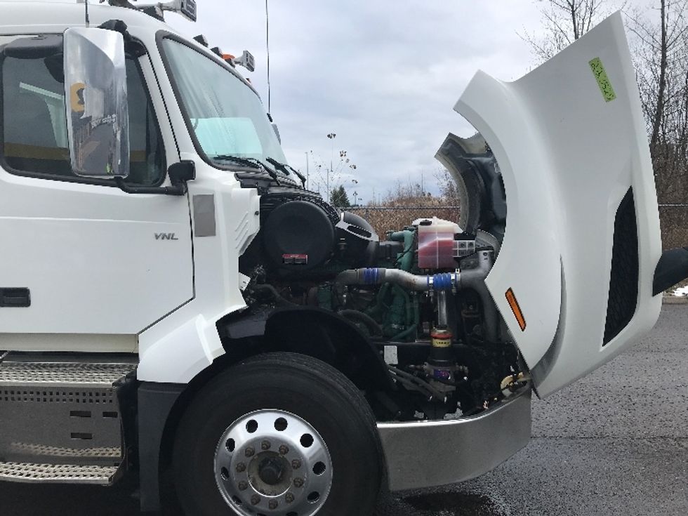 Day Cab Tractor-Heavy Duty Tractors-Volvo-2019-VNL64T300-Ste-Foy-PQ-399,668\n\t\tkm-$ 67,250 - Image 15