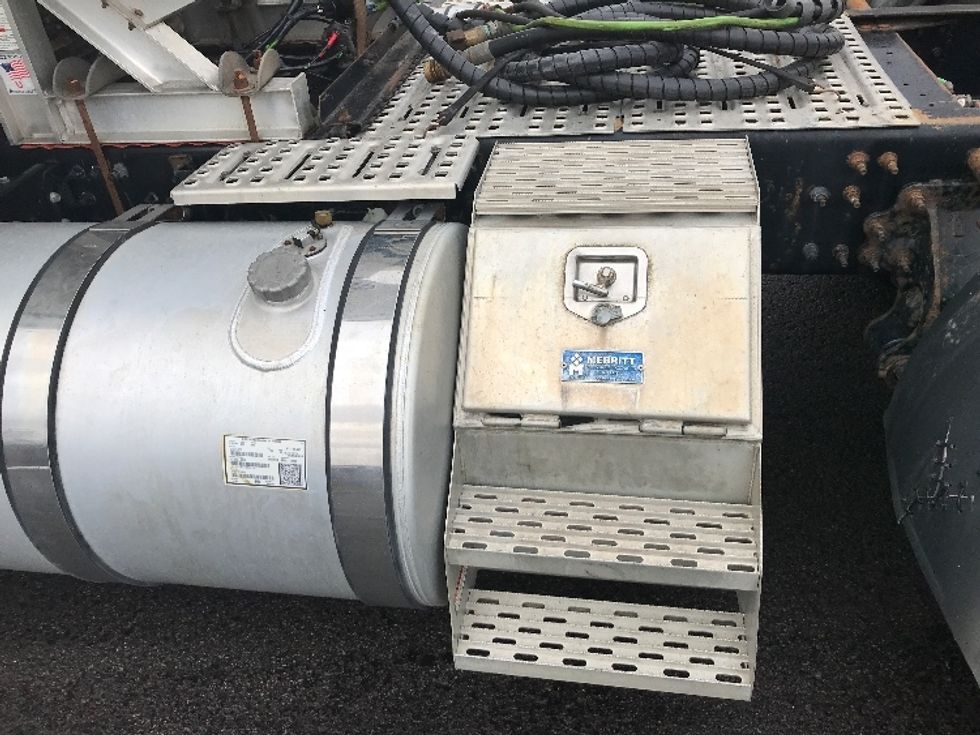 Day Cab Tractor-Heavy Duty Tractors-Volvo-2019-VNL64T300-Ste-Foy-PQ-399,668\n\t\tkm-$ 67,250 - Image 17