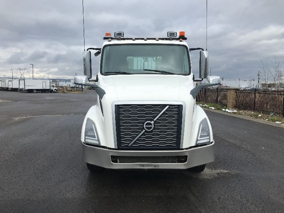Day Cab Tractor-Heavy Duty Tractors-Volvo-2019-VNL64T300-Ste-Foy-PQ-399,668\n\t\tkm-$ 67,250 - Image 2