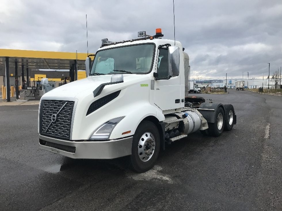 Day Cab Tractor-Heavy Duty Tractors-Volvo-2019-VNL64T300-Ste-Foy-PQ-399,668\n\t\tkm-$ 67,250 - Image 3
