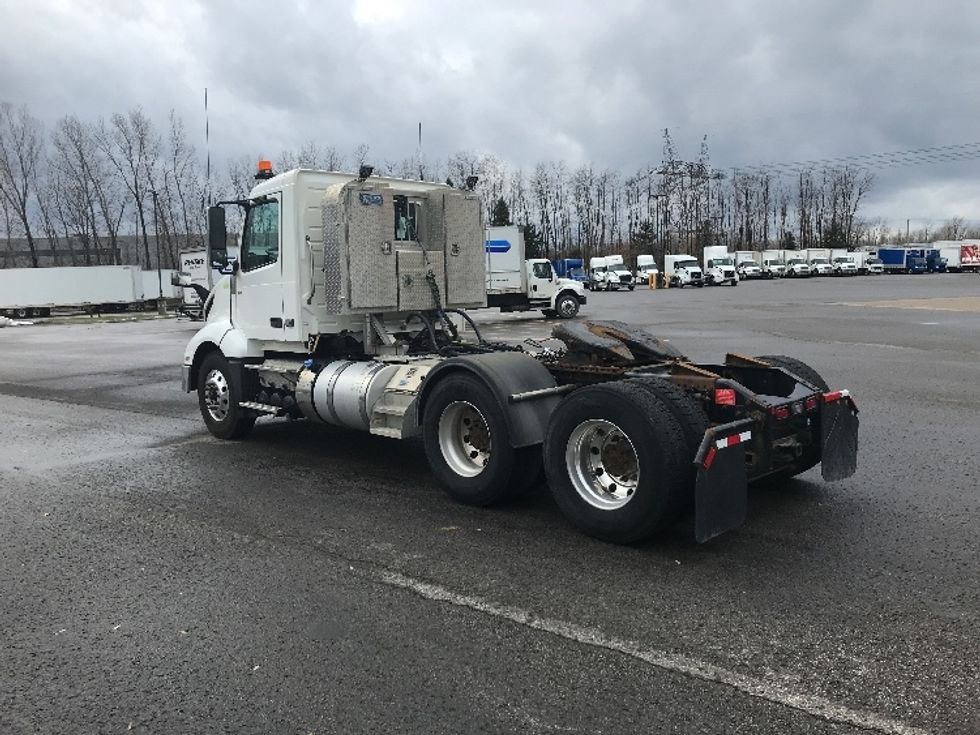 Day Cab Tractor-Heavy Duty Tractors-Volvo-2019-VNL64T300-Ste-Foy-PQ-399,668\n\t\tkm-$ 67,250 - Image 5