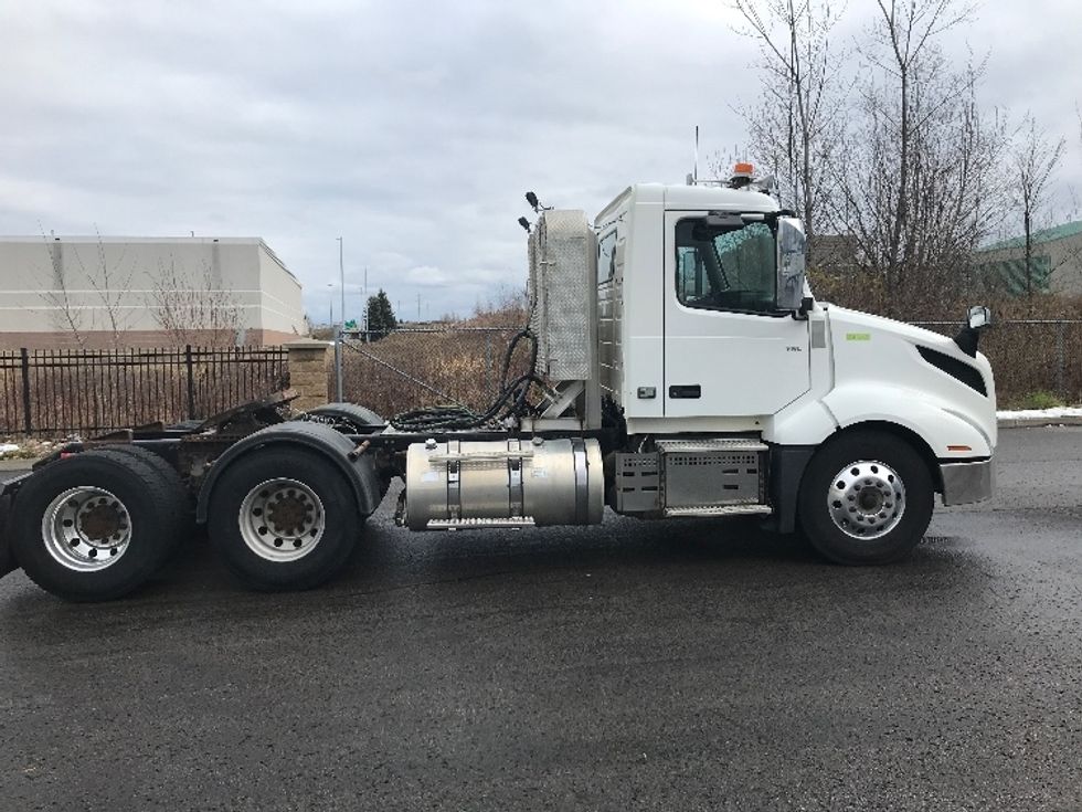 Day Cab Tractor-Heavy Duty Tractors-Volvo-2019-VNL64T300-Ste-Foy-PQ-399,668\n\t\tkm-$ 67,250 - Image 8